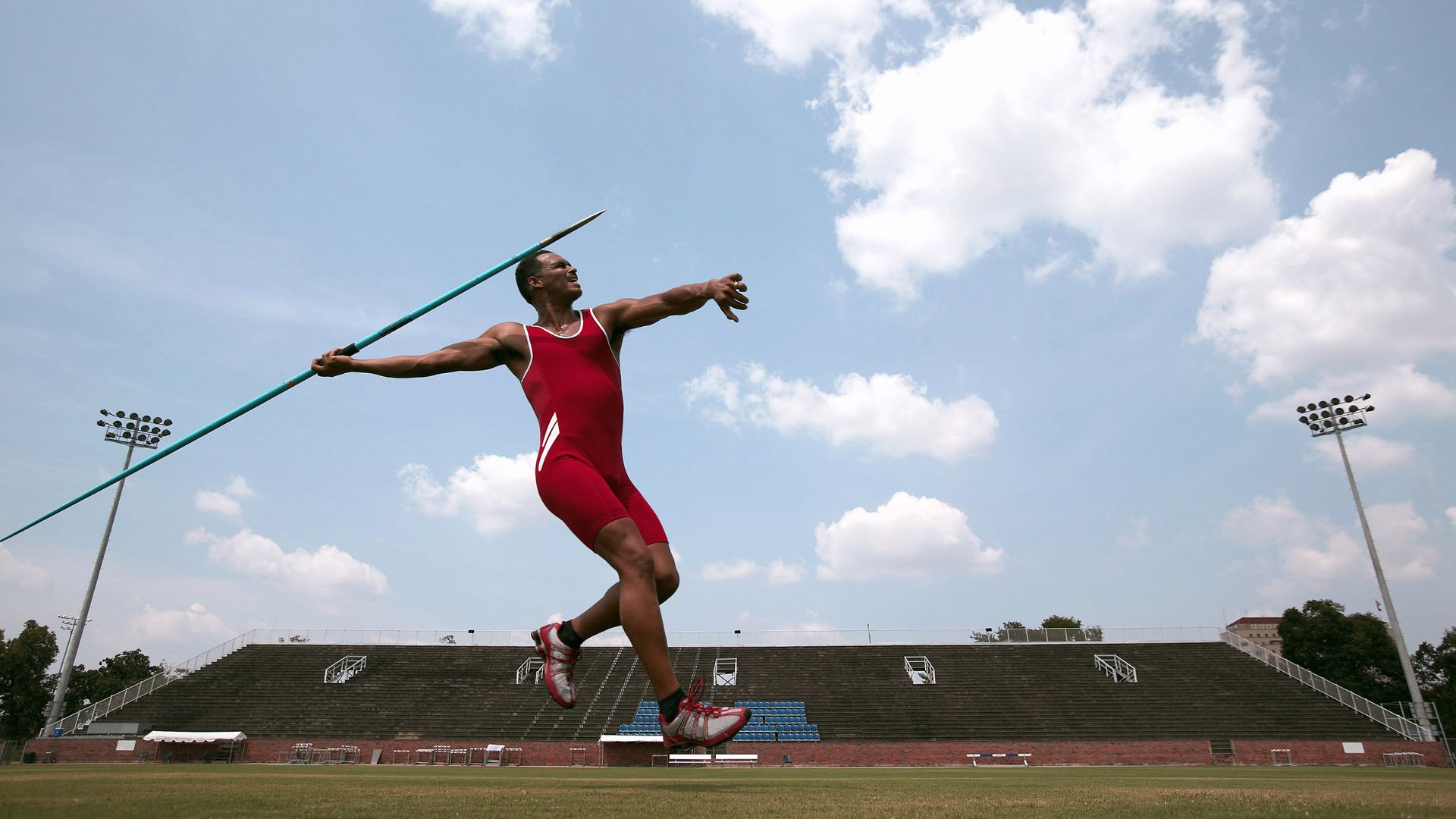 跨越时空的统治力，当约基奇在欧冠决赛接管比赛，雷霆已斩落马刺